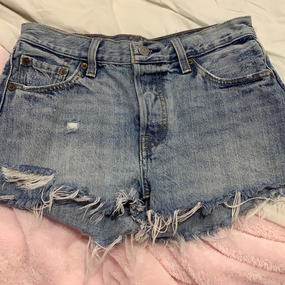 Blue Levi jean shorts size 25